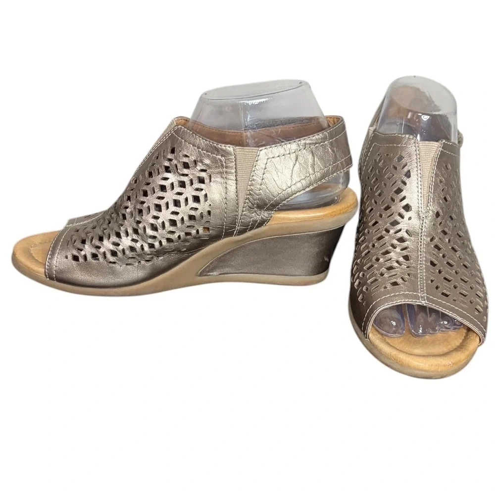 Earth‎ Platinum Cascade Wedge Laser Cut Sandals Women's Size 8.5D Wide